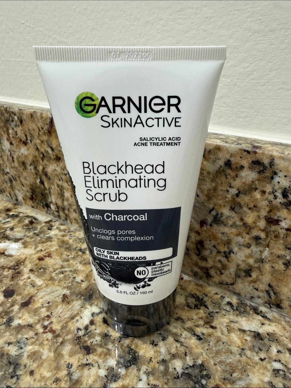NWT Garnier SkinActive Blackhead Eliminating Scrub